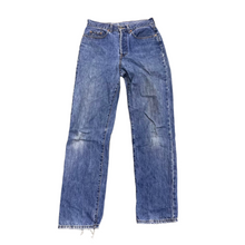 Load image into Gallery viewer, Levi Jeans - Size 32
